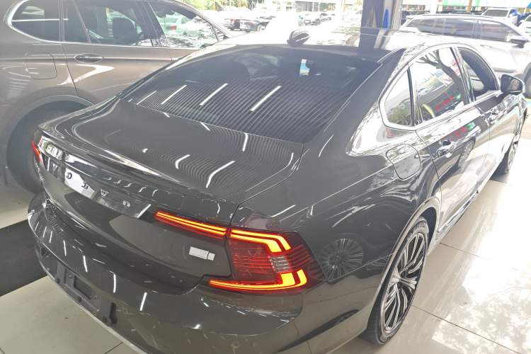 Used Volvo S90 New Energy 2022 Restyled T8 E-Drive Hybrid Zhiyi Luxury Edition Rear Right 45 Deg