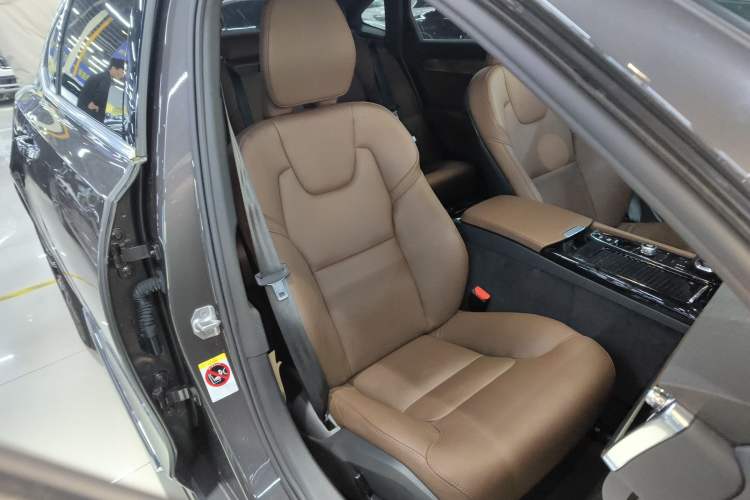 Used Volvo S90 New Energy 2022 T8 eDrive Hybrid Luxury Edition Right Front Seat