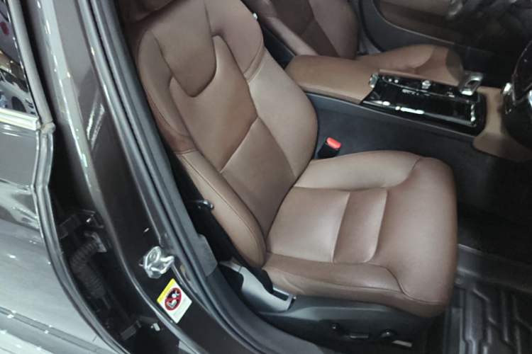 Used Volvo S90 New Energy 2022 T8 eDrive Hybrid Luxury Edition Right Front Seat