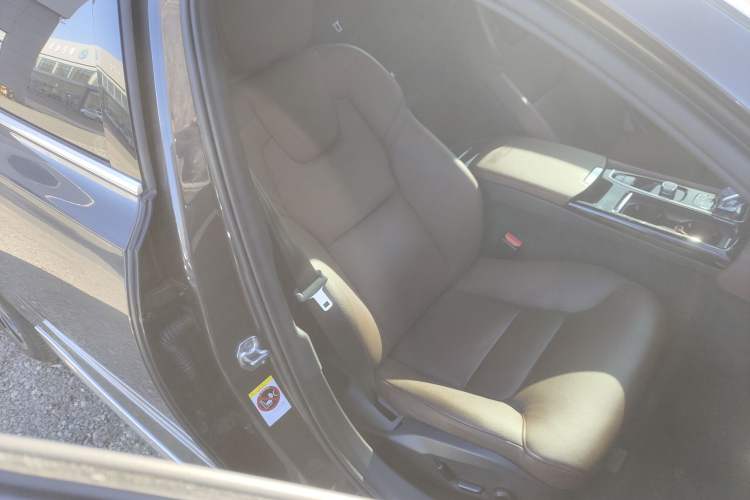 Used Volvo S90 New Energy 2022 T8 eDrive Hybrid Luxury Edition Right Front Seat