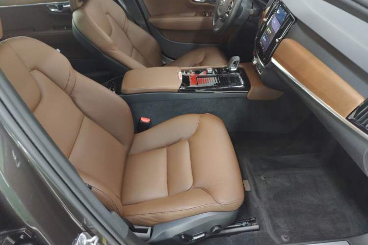 Used Volvo S90 New Energy 2022 T8 eDrive Hybrid Luxury Edition Right Front Seat