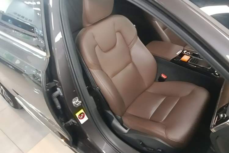 Used Volvo S90 New Energy 2022 T8 eDrive Hybrid Luxury Edition Right Front Seat