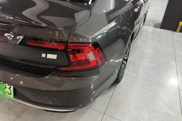 Used Volvo S90 New Energy 2022 T8 eDrive Hybrid Luxury Edition Right Rear Taillight