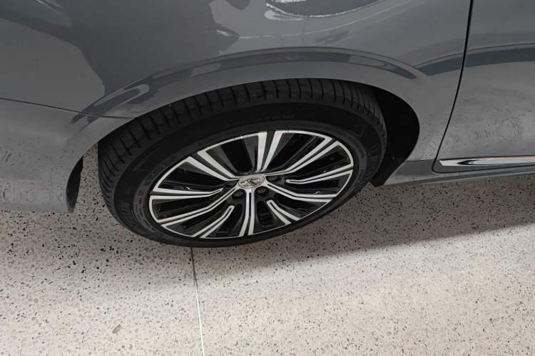 Used Volvo S90 New Energy 2022 T8 eDrive Hybrid Luxury Edition Right Rear Wheel Hub