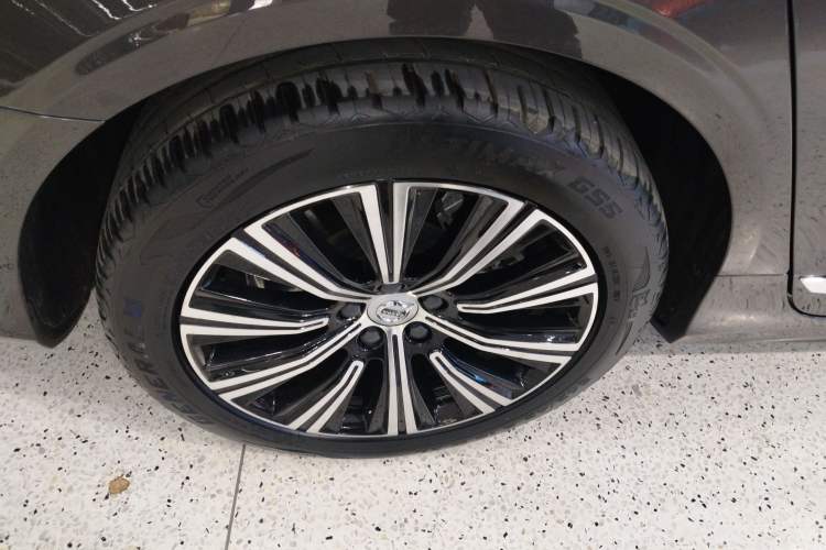 Used Volvo S90 New Energy 2022 Restyled T8 E-Drive Hybrid Zhiyi Luxury Edition Right Rear Wheel Hub