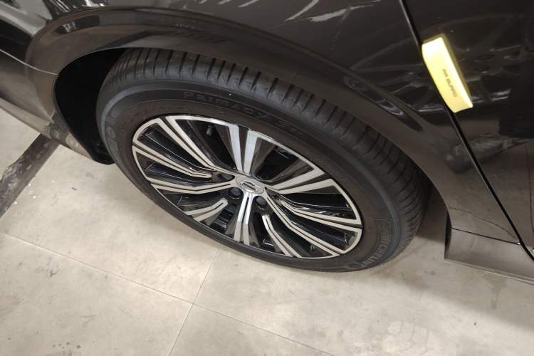Used Volvo S90 New Energy 2022 T8 eDrive Hybrid Luxury Edition Right Rear Wheel Hub