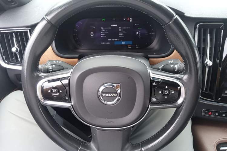 Used Volvo S90 New Energy 2022 T8 eDrive Hybrid Luxury Edition Steering Wheel