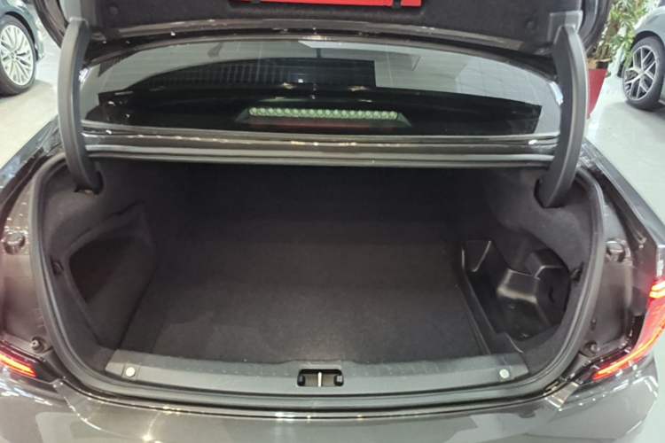 Used Volvo S90 New Energy 2022 T8 eDrive Hybrid Luxury Edition Trunk
