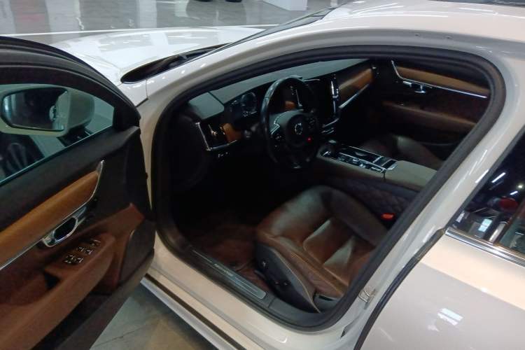 Used Volvo S90 New Energy 2022 T8 eDrive Hybrid Luxury Edition Driver Seat