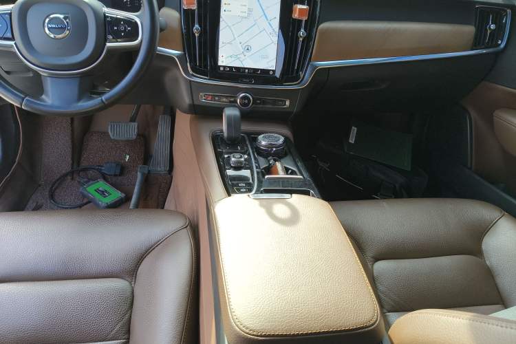 Used Volvo S90 New Energy 2022 T8 eDrive Hybrid Luxury Edition Gear Lever