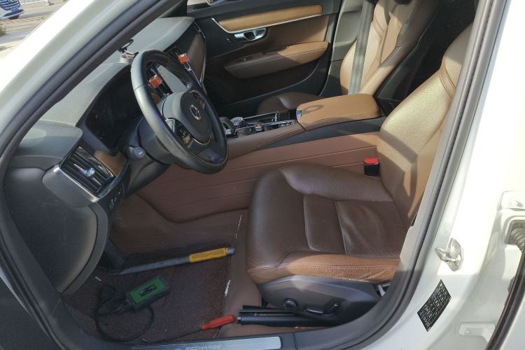 Used Volvo S90 New Energy 2022 T8 eDrive Hybrid Luxury Edition Left Front Seat