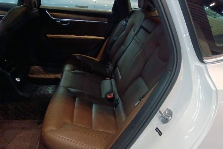 Used Volvo S90 New Energy 2022 T8 eDrive Hybrid Luxury Edition Left Rear Seat
