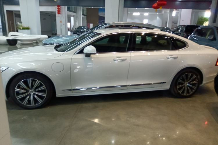 Used Volvo S90 New Energy 2022 T8 eDrive Hybrid Luxury Edition Left Side
