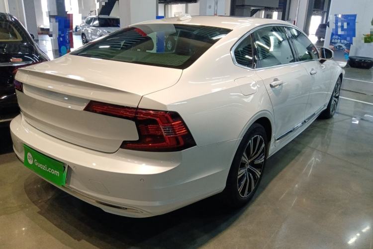 Used Volvo S90 New Energy 2022 T8 eDrive Hybrid Luxury Edition Rear Right 45 Deg