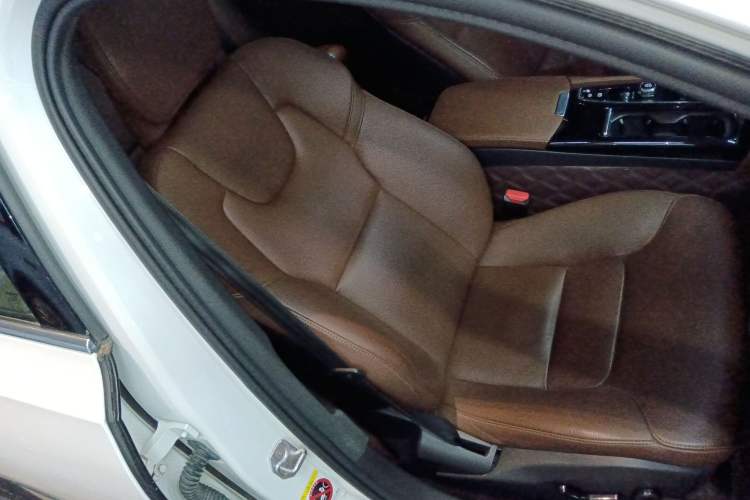 Used Volvo S90 New Energy 2022 T8 eDrive Hybrid Luxury Edition Right Front Seat