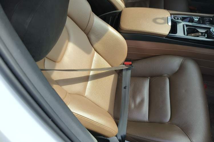 Used Volvo S90 New Energy 2022 T8 eDrive Hybrid Luxury Edition Right Front Seat