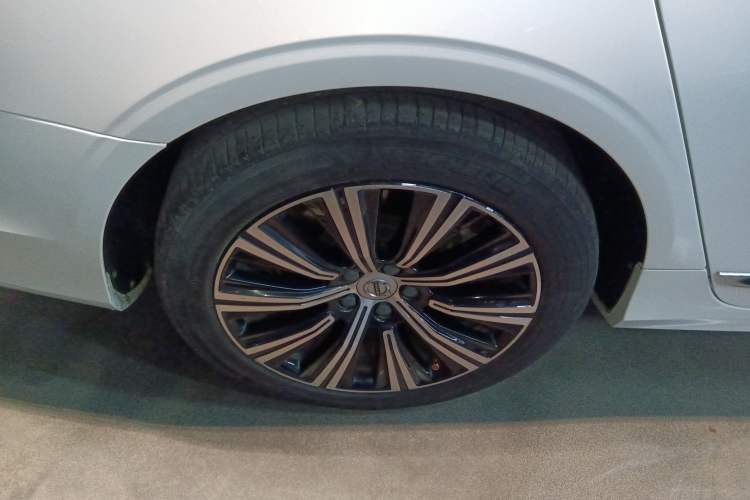 Used Volvo S90 New Energy 2022 T8 eDrive Hybrid Luxury Edition Right Rear Wheel Hub