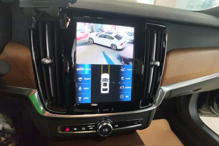 Used Volvo S90 New Energy 2023 T8 Plug-in Hybrid All-Wheel Drive Long-Range Zhiyi Luxury Edition Audio And AC Panel