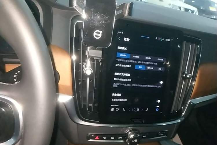 Used Volvo S90 New Energy 2023 T8 Plug-in Hybrid All-Wheel Drive Long-Range Zhiyi Luxury Edition Audio And AC Panel