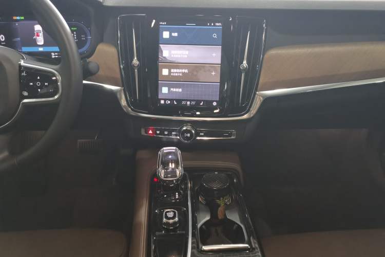 Used Volvo S90 New Energy 2023 T8 Plug-in Hybrid All-Wheel Drive Long-Range Zhiyi Luxury Edition Audio And AC Panel