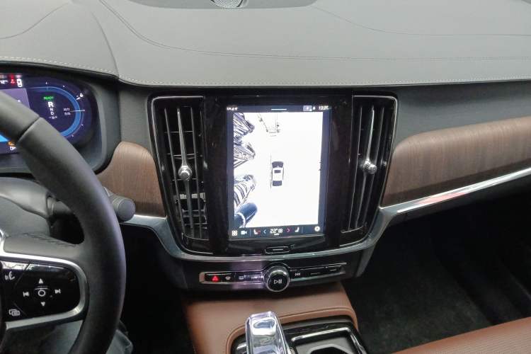 Used Volvo S90 New Energy 2023 T8 Plug-in Hybrid All-Wheel Drive Long-Range Luxury Edition Audio And AC Panel