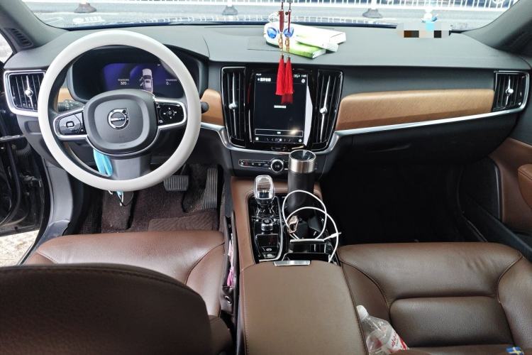 Used Volvo S90 New Energy 2023 T8 Plug-in Hybrid All-Wheel Drive Long-Range Zhiyi Luxury Edition Center Console