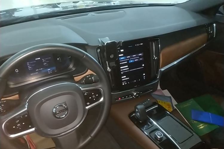 Used Volvo S90 New Energy 2023 T8 Plug-in Hybrid All-Wheel Drive Long-Range Zhiyi Luxury Edition Center Console