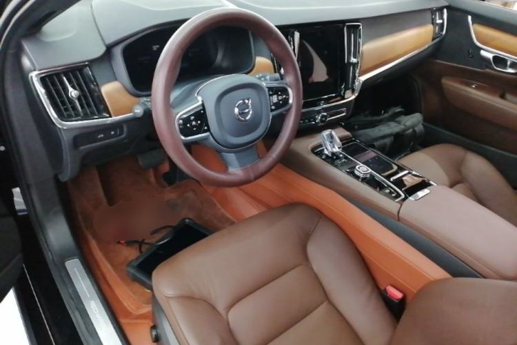 Used Volvo S90 New Energy 2023 T8 Plug-in Hybrid All-Wheel Drive Long-Range Zhiyi Luxury Edition Center Console