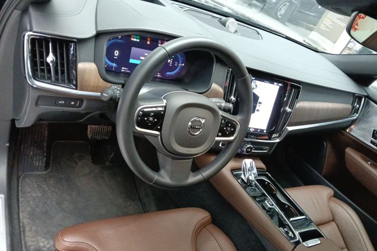 Used Volvo S90 New Energy 2023 T8 Plug-in Hybrid All-Wheel Drive Long-Range Luxury Edition Center Console