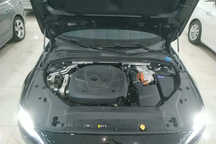 Used Volvo S90 New Energy 2023 T8 Plug-in Hybrid All-Wheel Drive Long-Range Zhiyi Luxury Edition Engine Bay
