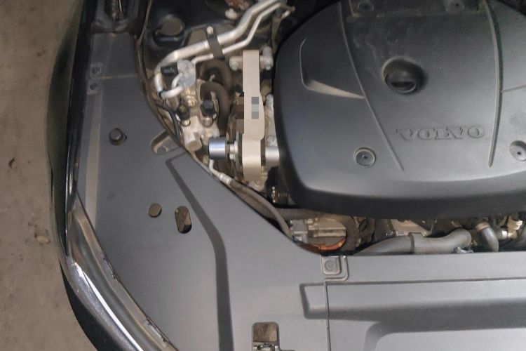 Used Volvo S90 New Energy 2023 T8 Plug-in Hybrid All-Wheel Drive Long-Range Zhiyi Luxury Edition Engine Bay Right