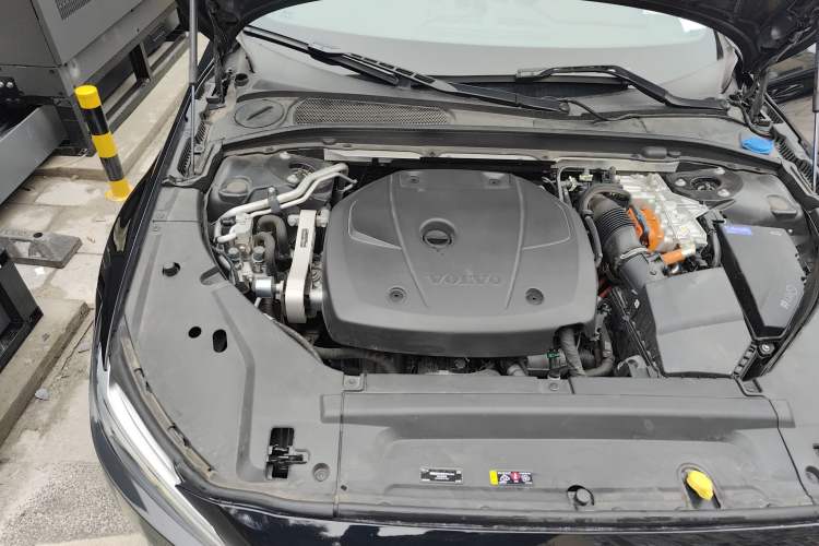 Used Volvo S90 New Energy 2023 T8 Plug-in Hybrid All-Wheel Drive Long-Range Zhiyi Luxury Edition Engine Bay Right