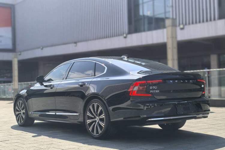 Used Volvo S90 New Energy 2023 T8 Plug-in Hybrid All-Wheel Drive Long-Range Luxury Edition Exterior 4