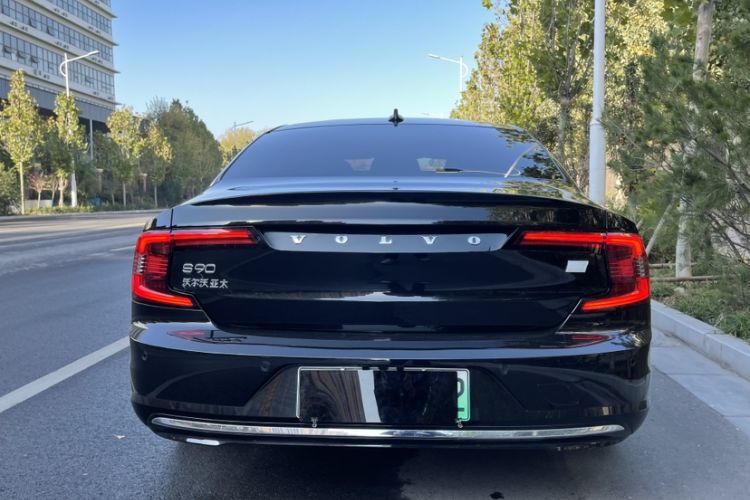 Used Volvo S90 New Energy 2023 T8 Plug-in Hybrid All-Wheel Drive Long-Range Luxury Edition Exterior 4