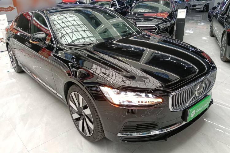 Used Volvo S90 New Energy 2023 T8 Plug-in Hybrid All-Wheel Drive Long-Range Luxury Edition Front Right 45 Deg