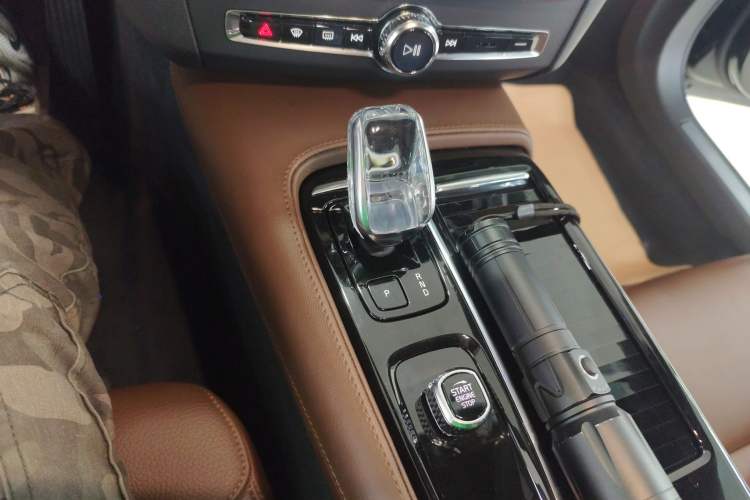 Used Volvo S90 New Energy 2023 T8 Plug-in Hybrid All-Wheel Drive Long-Range Zhiyi Luxury Edition Gear Lever