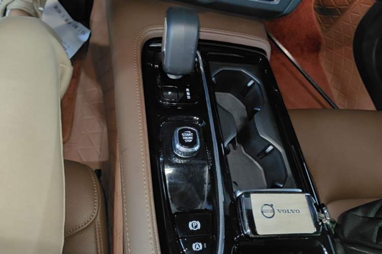 Used Volvo S90 New Energy 2023 T8 Plug-in Hybrid All-Wheel Drive Long-Range Zhiyi Luxury Edition Gear Lever