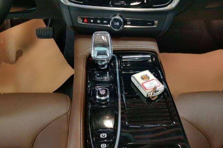 Used Volvo S90 New Energy 2023 T8 Plug-in Hybrid All-Wheel Drive Long-Range Zhiyi Luxury Edition Gear Lever