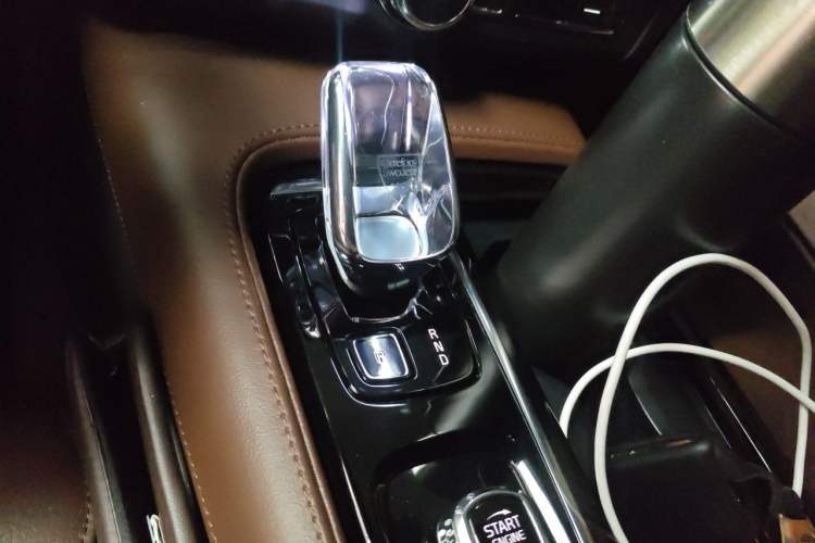 Used Volvo S90 New Energy 2023 T8 Plug-in Hybrid All-Wheel Drive Long-Range Zhiyi Luxury Edition Gear Lever