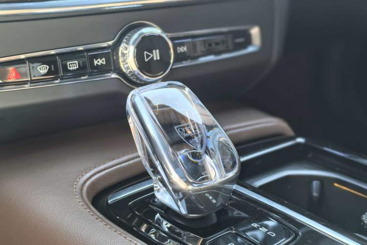 Used Volvo S90 New Energy 2023 T8 Plug-in Hybrid All-Wheel Drive Long-Range Luxury Edition Gear Lever