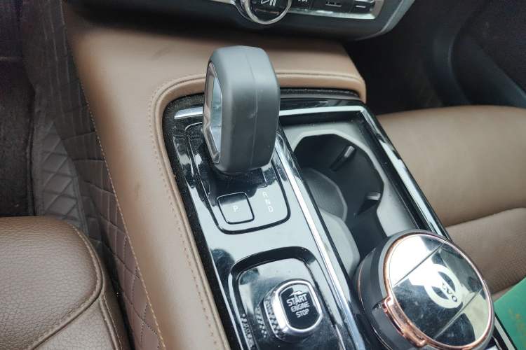 Used Volvo S90 New Energy 2023 T8 Plug-in Hybrid All-Wheel Drive Long-Range Zhiyi Luxury Edition Gear Lever