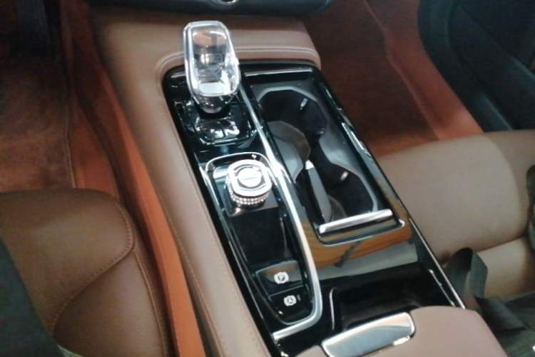 Used Volvo S90 New Energy 2023 T8 Plug-in Hybrid All-Wheel Drive Long-Range Zhiyi Luxury Edition Gear Lever