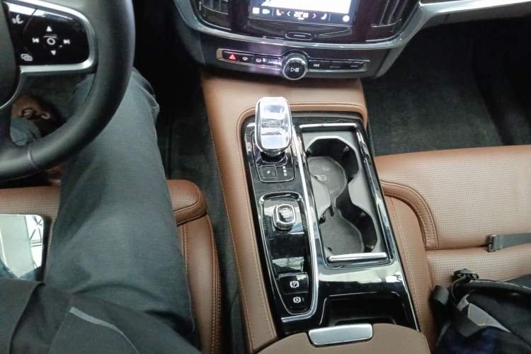Used Volvo S90 New Energy 2023 T8 Plug-in Hybrid All-Wheel Drive Long-Range Luxury Edition Gear Lever