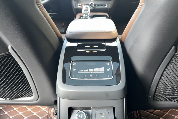 Used Volvo S90 New Energy 2023 T8 Plug-in Hybrid All-Wheel Drive Long-Range Luxury Edition Interior 12