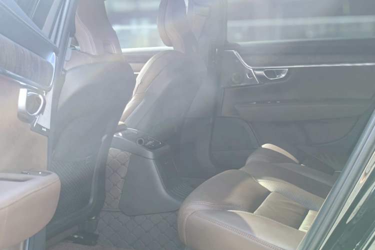Used Volvo S90 New Energy 2023 T8 Plug-in Hybrid All-Wheel Drive Long-Range Luxury Edition Interior 2