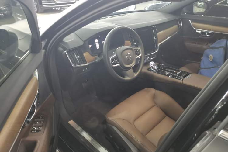 Used Volvo S90 New Energy 2023 T8 Plug-in Hybrid All-Wheel Drive Long-Range Zhiyi Luxury Edition Interior 3