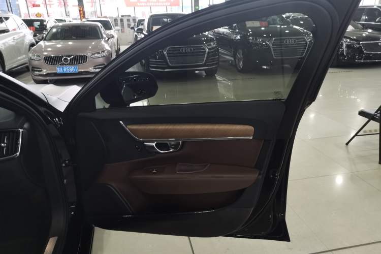 Used Volvo S90 New Energy 2023 T8 Plug-in Hybrid All-Wheel Drive Long-Range Zhiyi Luxury Edition Interior 5