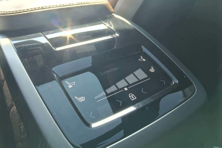 Used Volvo S90 New Energy 2023 T8 Plug-in Hybrid All-Wheel Drive Long-Range Luxury Edition Interior 7