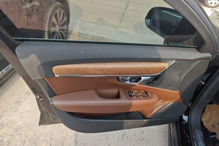 Used Volvo S90 New Energy 2023 T8 Plug-in Hybrid All-Wheel Drive Long-Range Zhiyi Luxury Edition Left Front Door Interior