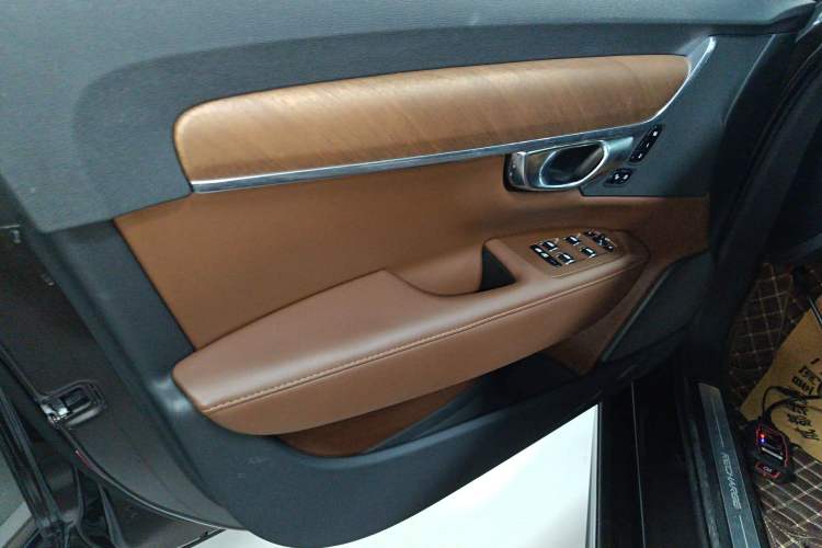 Used Volvo S90 New Energy 2023 T8 Plug-in Hybrid All-Wheel Drive Long-Range Zhiyi Luxury Edition Left Front Door Interior